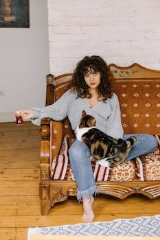 Pourquoi un chat miaule-t-il quand on lui parle ?